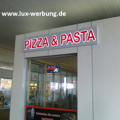 gavurkasten leuchtreklame für außenwerbung pizza & PASTA in berlin pulverbeschichtet leuchtschild