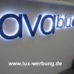 werbetechnik berlin lichtreklame leuchtreklame acrylbuchstaben 13 mm. ava blue beleuchtung nach hinten rückleuchtet