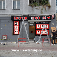 gravurkasten dibondkasten leuchtkasten leuchtschild mit dekupierte acrylbuchstaben berlin lichtreklame leuchtwerbung