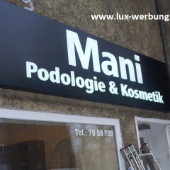 leuchtschild für außenwerbung leuchtkasten aus aluminium pulverbeschichtet lichtreklame werbeträger werbeanlage berlin
