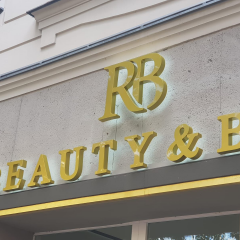 Leuchtreklame Lichtreklame Leuchtwerbung Außenwerbung Leuchtbuchstaben Reliefbuchstaben
Profilbuchstaben 3D LED Einzelbuchstaben LED Dioden Fassadenwerbung Werbetechnik Berlin LED Beleuchtung Metallbuchstaben Plexibuchstaben Acrylbuchstaben Werbeanlagen Werbeträger  Gravurkasten Dibondkasten dekupierte Buchstaben Leuchtkasten Acrylbuchstaben