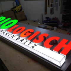 Leuchtreklame Lichtreklame Leuchtwerbung Außenwerbung Leuchtbuchstaben Reliefbuchstaben
Profilbuchstaben 3D LED Einzelbuchstaben LED Dioden Fassadenwerbung Werbetechnik Berlin LED Beleuchtung Metallbuchstaben Plexibuchstaben Acrylbuchstaben Werbeanlagen Werbeträger  Gravurkasten Dibondkasten dekupierte Buchstaben Leuchtkasten Acrylbuchstaben