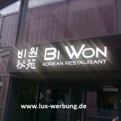 leuchtkasten BI WOG lichtreklame für restaurant berlin leuchtschild gravurkasten