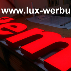 item beleuchtete einzelbuchstaben profilbuchstaben lichtreklame aus aluminium und plexi individuele leuchtwerbung berlin leuchtreklame 