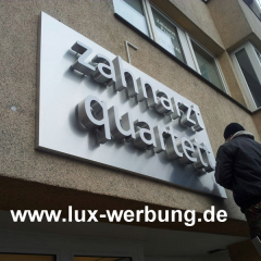 zahnarzt leuchtreklame vormontierte 3d buchstaben auf dibonhaube lichtreklame reliefbuchstaben außenwerbung