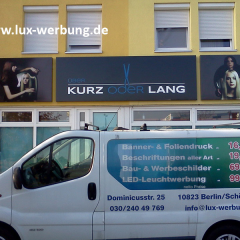 werbeträger reklame friseur kurz oder lang gravurkasten aus dibond und folienbeschriftet beleuchtete außenwerbung leuchtwerbung