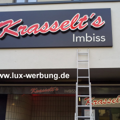 imbiss krasselts berlin werbeschild mit einzelbuchstaben led beleuchtung außenwerbung auf dibondhaube lichtreklame