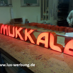 frontleuchte profilbuchstaben pamukale berlin stuttgart außenwerbung lichtreklame hameln leuchtwerbung buchstaben mit umleimer