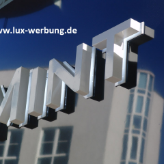 mint profilbuchstaben aus aluminium leuchtreklame werbeträger berlin beleuchtete werbeanlagen lichtreklame