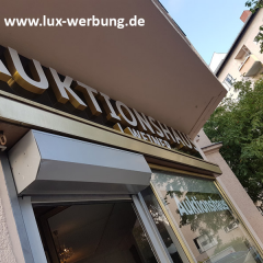 dibondhaube mit leuchtbuchstaben außenwerbung mit profilbuchstaben leuchtreklame auktionshaus berlin