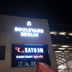 Leuchtreklame Lichtreklame Leuchtwerbung Außenwerbung Leuchtbuchstaben Reliefbuchstaben
Profilbuchstaben 3D LED Einzelbuchstaben LED Dioden Fassadenwerbung Werbetechnik Berlin LED Beleuchtung Metallbuchstaben Plexibuchstaben Acrylbuchstaben Werbeanlagen Werbeträger  Gravurkasten Dibondkasten dekupierte Buchstaben Leuchtkasten Acrylbuchstaben